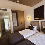 Hotel Dorana Art 3*