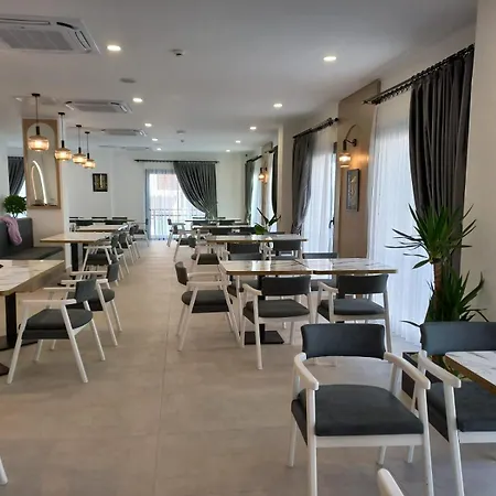 Dorana Art 酒店 凯里尼亚