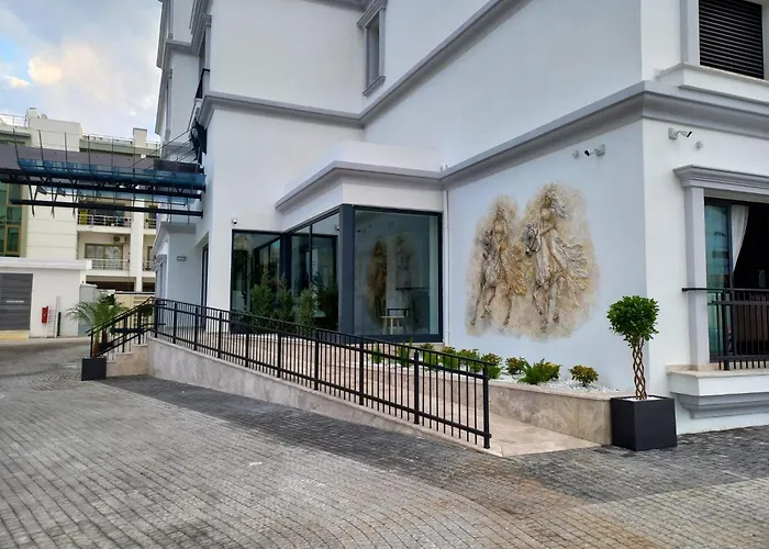 ホテル Dorana Art キレニア