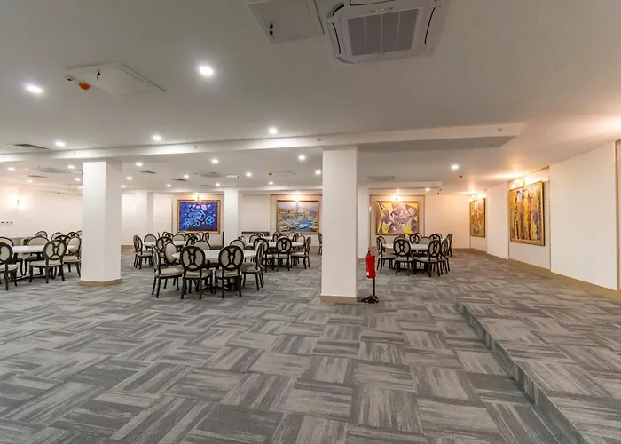 ホテル Dorana Art キレニア