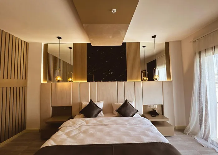 ホテル Dorana Art キレニア