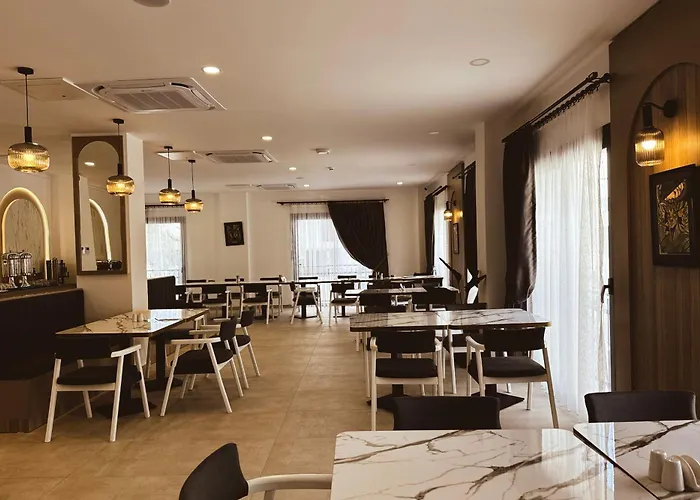 ホテル Dorana Art キレニア