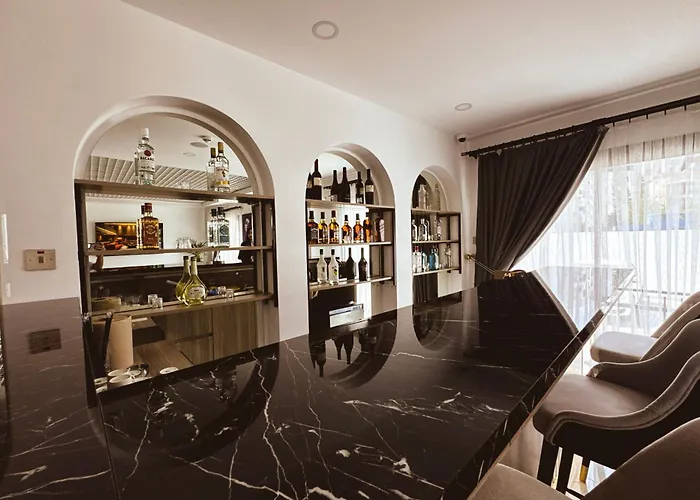 ホテル Dorana Art キレニア