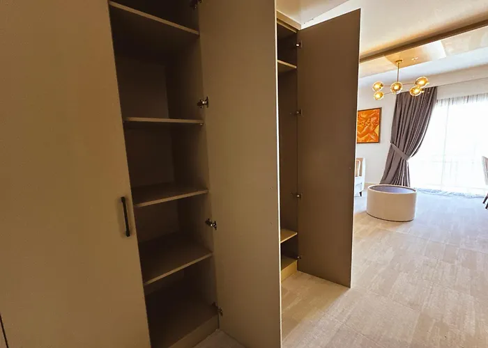 ホテル Dorana Art キレニア