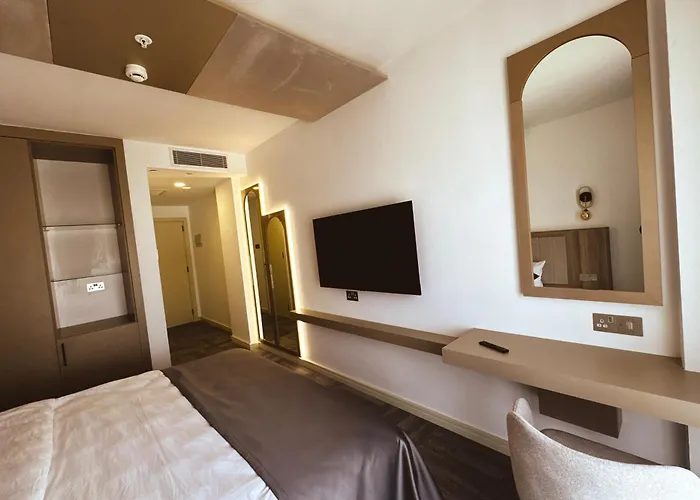 ホテル Dorana Art キレニア